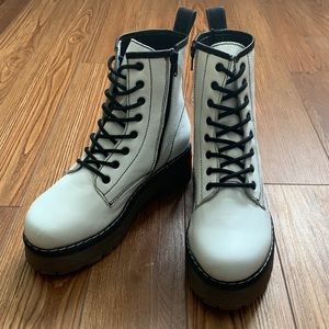 NWOT Roolee Elvis Platform Boots